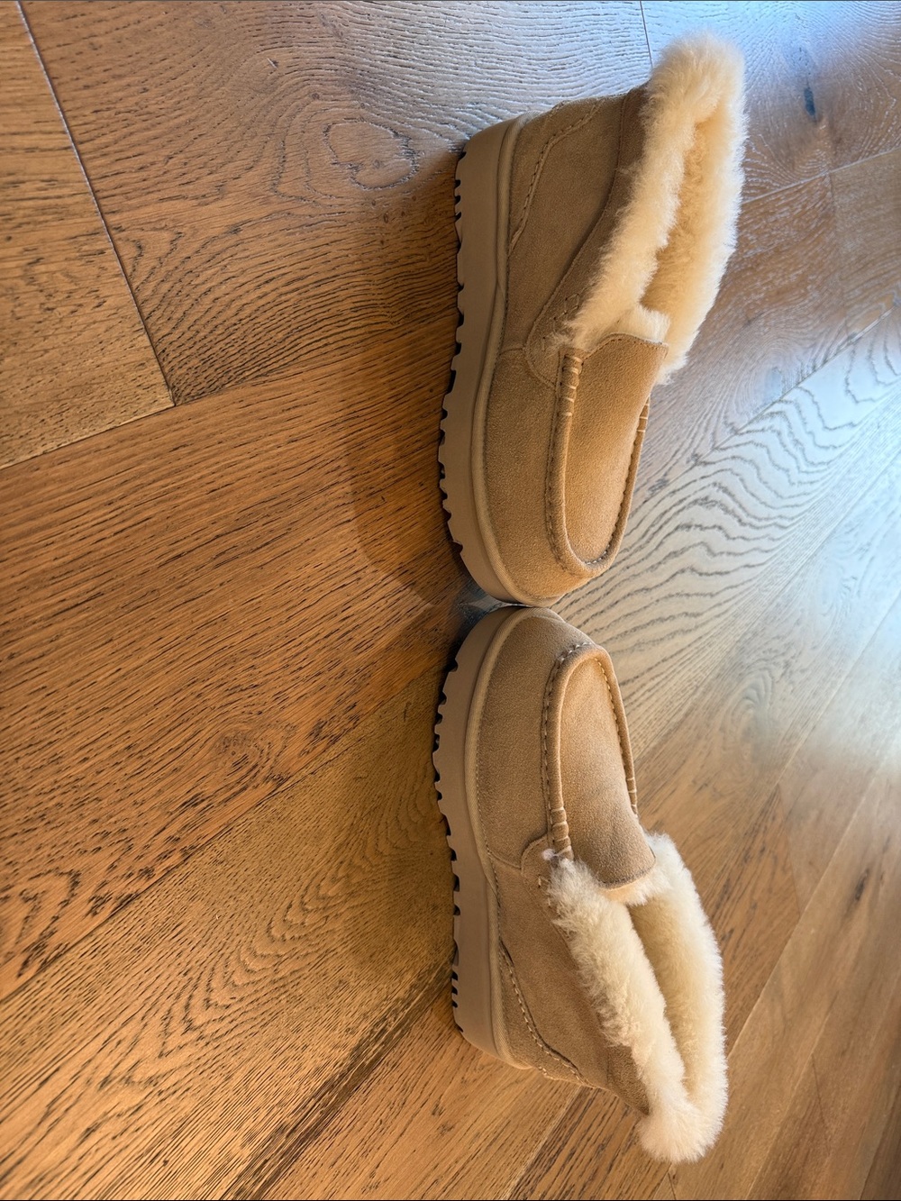 UGG Women's platform UGGs in light Chestnut - Picture 4 of 6
